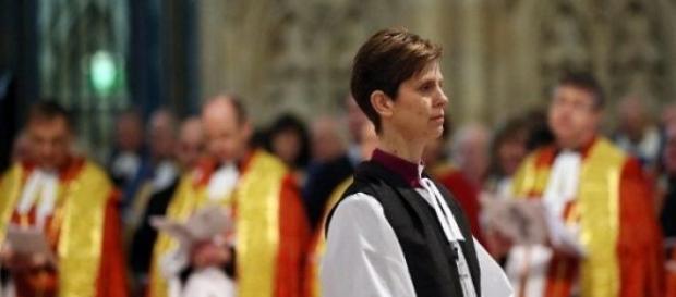 Consacrata la prima donna vescovo in Inghilterra Consacrata la prima donna vescovo in Inghilterra