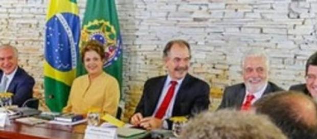 Dilma se reúne com ministros Dilma se reúne com ministros