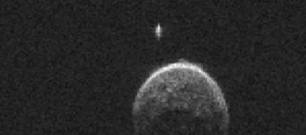 Pasó a 3 veces la distancia de la Tierra a la Luna Pasó a 3 veces la distancia de la Tierra a la Luna