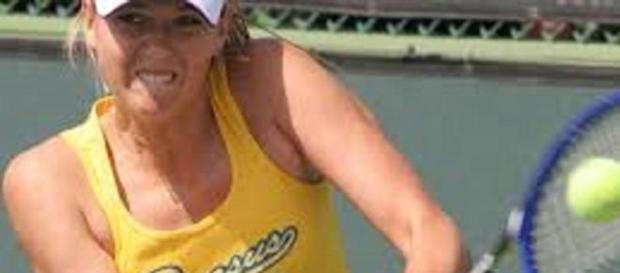 Sharapova brushed Bouchard aside in straight sets Sharapova brushed Bouchard aside in straight sets