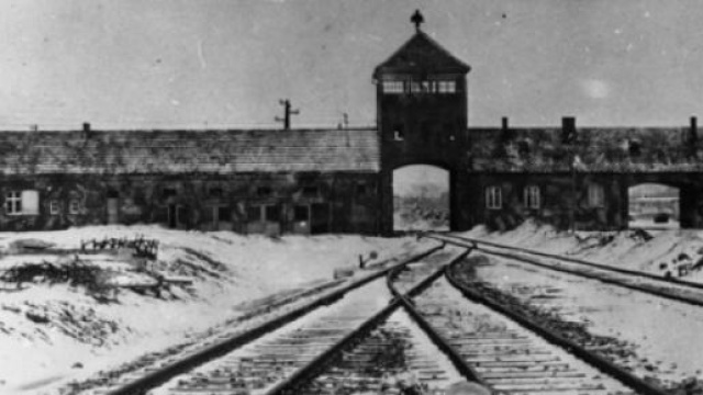 Il 27 gennaio '45 Auschwitz fu liberato dai Russi