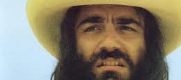 El emblemático Demis Roussos y su larga barba El emblemático Demis Roussos y su larga barba