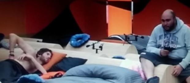 Kiko no quería que su madre lo llamara a S.V. Kiko no quería que su madre lo llamara a S.V.