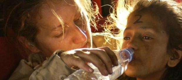 O ser humano precisa de água para sobreviver O ser humano precisa de água para sobreviver