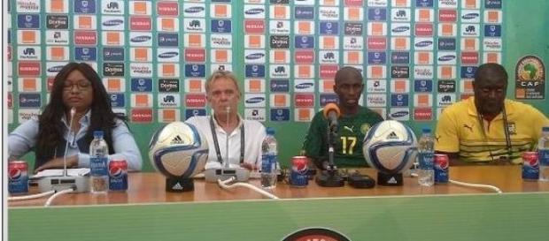 Volker Finke et le capitaine Stephane Mbia Volker Finke et le capitaine Stephane Mbia