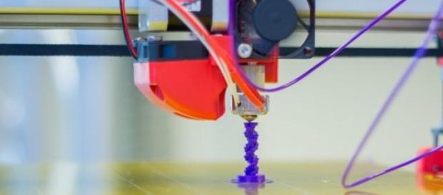Impressora 3D da marca FELIX a imprimir objeto Impressora 3D da marca FELIX a imprimir objeto