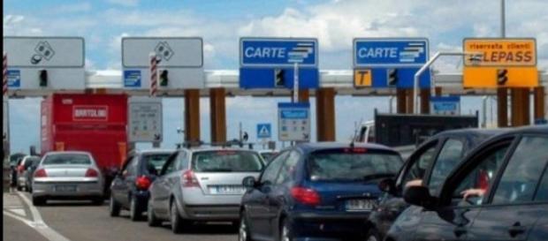 Pedaggi autostradali in aumento (Fonte Ansa) Pedaggi autostradali in aumento (Fonte Ansa)