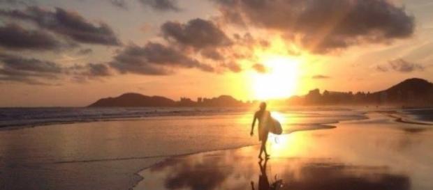Zachód słońca na plaży w Guaruja. Zachód słońca na plaży w Guaruja.