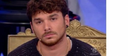 Uomini e donne: Andrea sorpreso da Valentina.