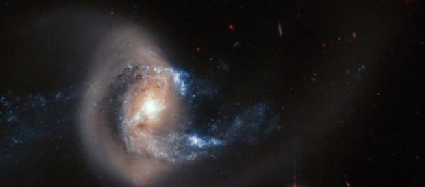 Es un violento fenómeno astronómico Es un violento fenómeno astronómico