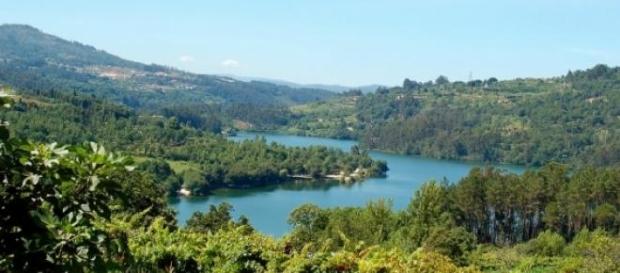 O Rio Tâmega estende-se da Galiza a Entre-os-Rios. O Rio Tâmega estende-se da Galiza a Entre-os-Rios.