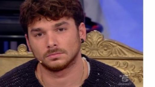 Uomini e donne: Andrea sorpreso da Valentina.