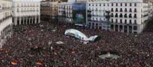 Marcha multitudinaria en la puerta del Sol Marcha multitudinaria en la puerta del Sol