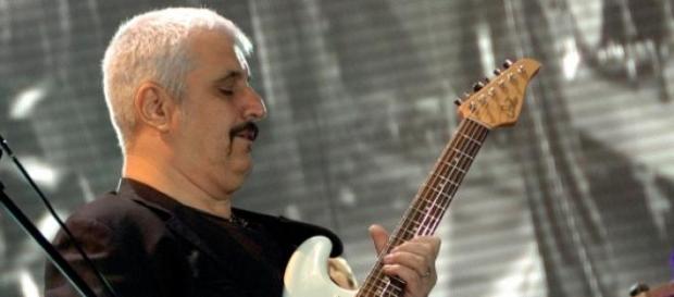 Addio Pino Daniele, stroncato da un infarto Addio Pino Daniele, stroncato da un infarto