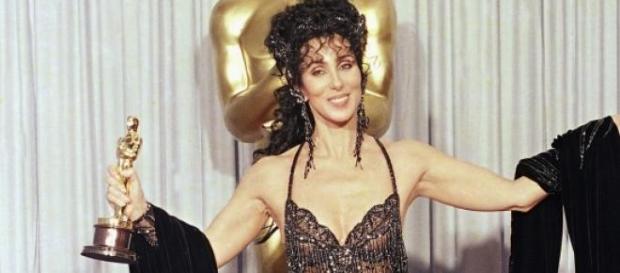 Cher con su vestido de trasnparencias Cher con su vestido de trasnparencias