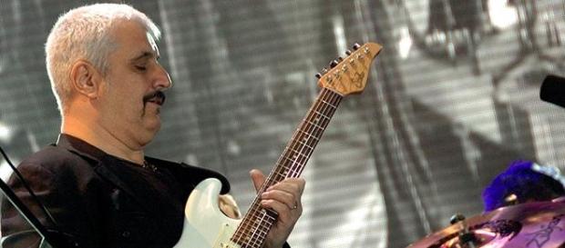 E' morto a 59 anni Pino Daniele E' morto a 59 anni Pino Daniele