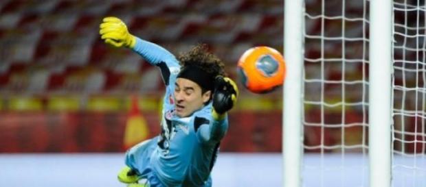 Guillermo Ochoa sólo un milagro podría salvarlo Guillermo Ochoa sólo un milagro podría salvarlo