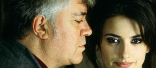 Pedro Almodóvar com Penélope Cruz, em Volver. Pedro Almodóvar com Penélope Cruz, em Volver.