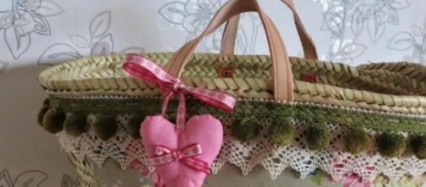 Cesta decorada com motivos decorativos em tecido Cesta decorada com motivos decorativos em tecido