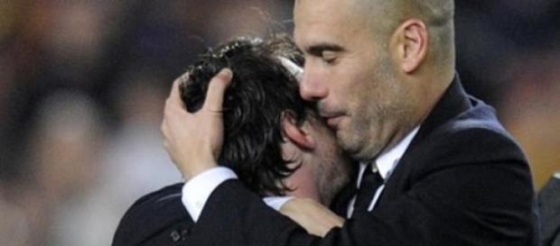 Lionel Messi dans les bras de Pep Guardiola Lionel Messi dans les bras de Pep Guardiola