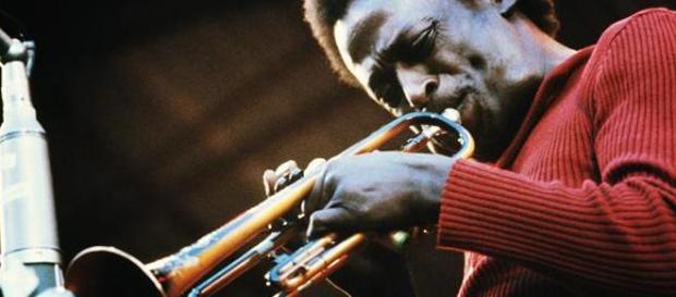 Miles Davies em transição para o jazz fusion Miles Davies em transição para o jazz fusion