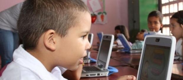 No es bueno que niños o jóvenes usen computadoras No es bueno que niños o jóvenes usen computadoras