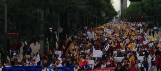 Miles de enfermeras participaron en marcha del DF. Miles de enfermeras participaron en marcha del DF.