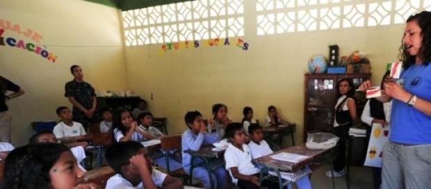 Professora em sala de aula Professora em sala de aula
