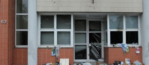 Redacção em ruínas depois de um ataque em 2011. Redacção em ruínas depois de um ataque em 2011.