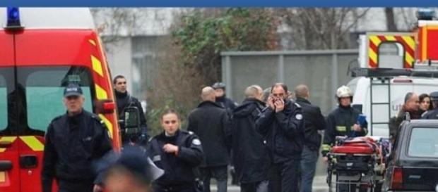 Strage Parigi, attacco a Charlie Hebdo: 12 morti Strage Parigi, attacco a Charlie Hebdo: 12 morti