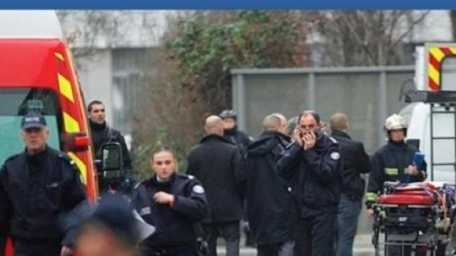 Strage Parigi, attacco a  Charlie Hebdo: 12 morti
