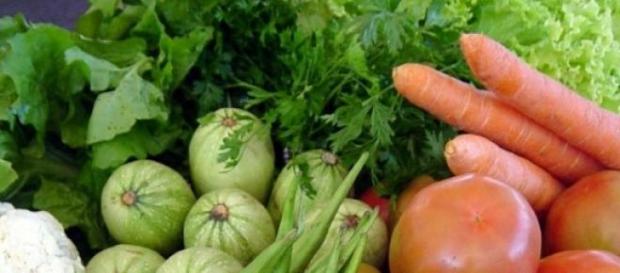 Alimentos estão caros frutas e verduras valem ouro Alimentos estão caros frutas e verduras valem ouro