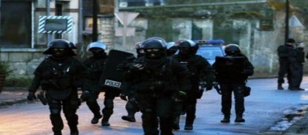 Mobilitati 88mila uomini per la caccia ai killers Mobilitati 88mila uomini per la caccia ai killers