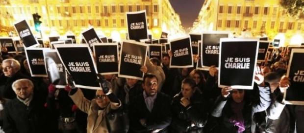 ”je suis charlie” în semn de solidaritate ”je suis charlie” în semn de solidaritate