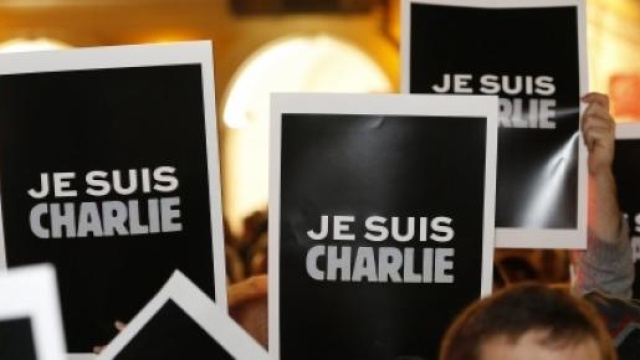 Le parole &ldquo;je suis charlie&rdquo;  bandiera di libert&agrave; 
