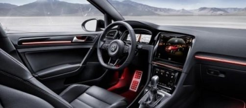 Novità auto e motori: Volkswagen Golf R Touch