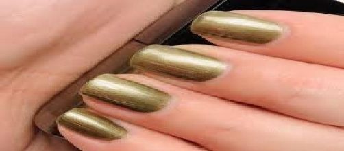 Nuove nail art, gli smalti metallici, inverno 2015