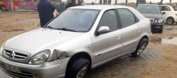 Carro inutilizado pelo 'Tsunami da Foz' Carro inutilizado pelo 'Tsunami da Foz'