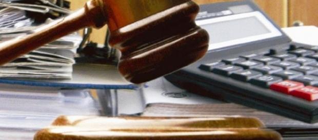 Cicanul hotărării simbolizează bătut în cuie Cicanul hotărării simbolizează bătut în cuie
