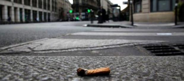 En París recogen 350 toneladas de colillas por año En París recogen 350 toneladas de colillas por año