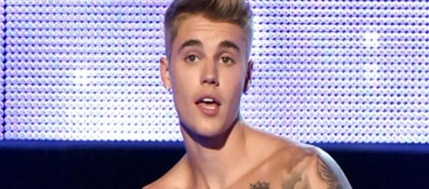 Justin faz regra para fãs se aproximar Justin faz regra para fãs se aproximar
