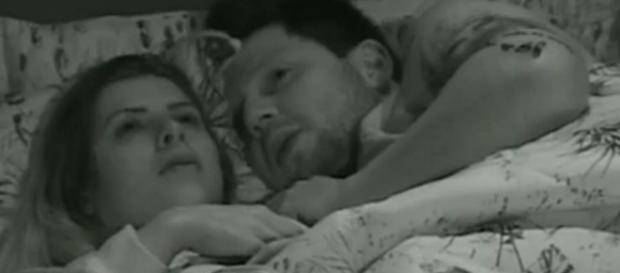 Thiago e Ana Paula podem ter feito relação íntima Thiago e Ana Paula podem ter feito relação íntima