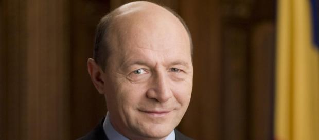 Traian Băsescu ar putea candida Traian Băsescu ar putea candida