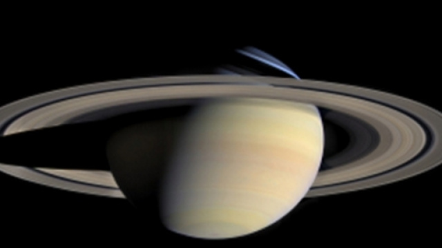 Il mistero di Saturno appassiona gli scienziati