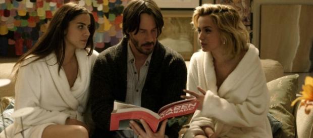 Ana de Armas, a la derecha de la fotografía Ana de Armas, a la derecha de la fotografía