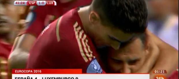 Bartra y Cazorla después de marcar el primer gol Bartra y Cazorla después de marcar el primer gol