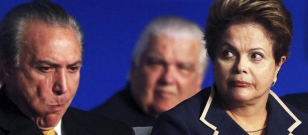 Dilma está na berlinda e Temer não tá nem aí Dilma está na berlinda e Temer não tá nem aí