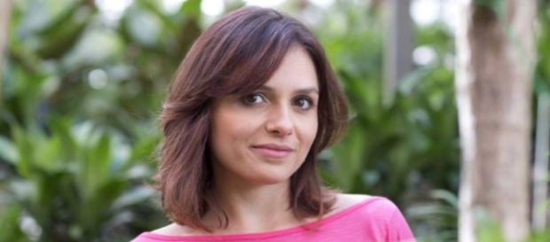 Monica Iozzi recebe cartas de fãs apaixonados Monica Iozzi recebe cartas de fãs apaixonados