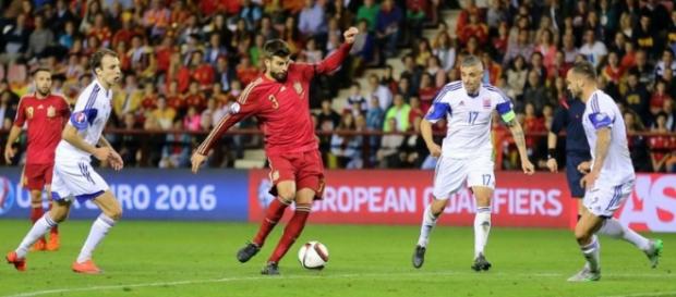 Piqué durante el encuentro frente a Luxemburgo. Piqué durante el encuentro frente a Luxemburgo.