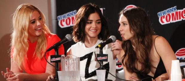 Pretty Little Liars: painel na New York Comic-Con Pretty Little Liars: painel na New York Comic-Con
